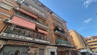 Appartement  Calle tarragona. Amplio piso en el polígono de la fama  oportunidad única