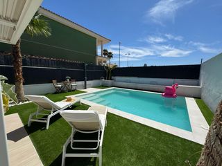 Casa aparellada a La Alcayna. Chalet pareado con piscina privada en los olivos