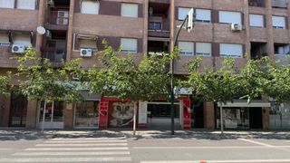 Local Comercial a Calle del pintor pedro flores 21. Estupendo local en zona comercial en el infante