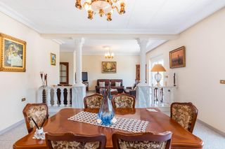 Casa in Avenida avenida constitución de aljúcer 23. Villa independiente de 305 m2 sobre más de 550 m2 de terreno pri