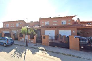Casa adossada  Calle cubas. Chalet adosado de 169 m2 con 3 dormitorios en ugena