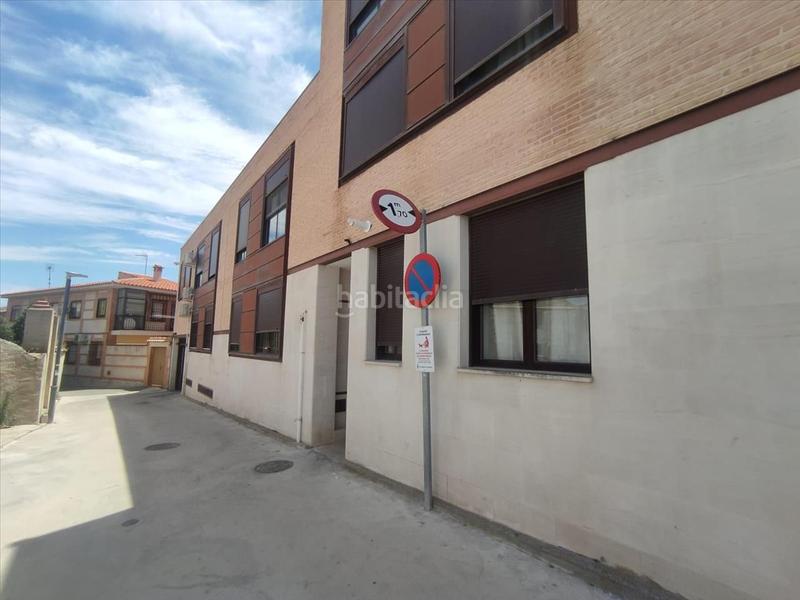 Foto cd302989-971d-4bcd-9d3c-44235325aa66. Aparcament cotxe a Bargas