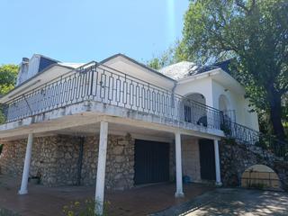 Casa en Valverde de Alcal. Impresionante chalet en enorme finca con olivos