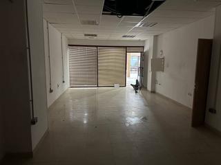 Local Comercial a Ronda buenavista 29. Local de 72 m2 en galería comercial de toledo