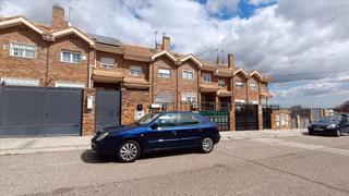 Casa adossada  Calle santoña. Chalet adosado de 4 plantas en arroyomolinos