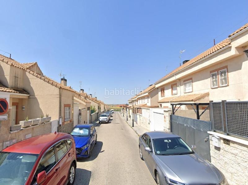 Foto a2dfb3a0-c0a3-46c0-830f-ca533c71e083. Casa adossada amb aparcament a Las Lomas Seseña