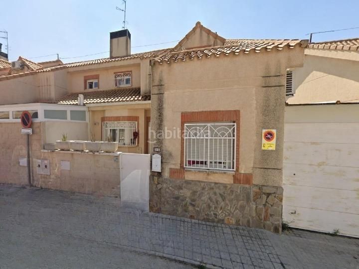 Foto 39ba4e01-2799-42b6-9844-77d60ad2c658. Casa adossada amb aparcament a Las Lomas Seseña