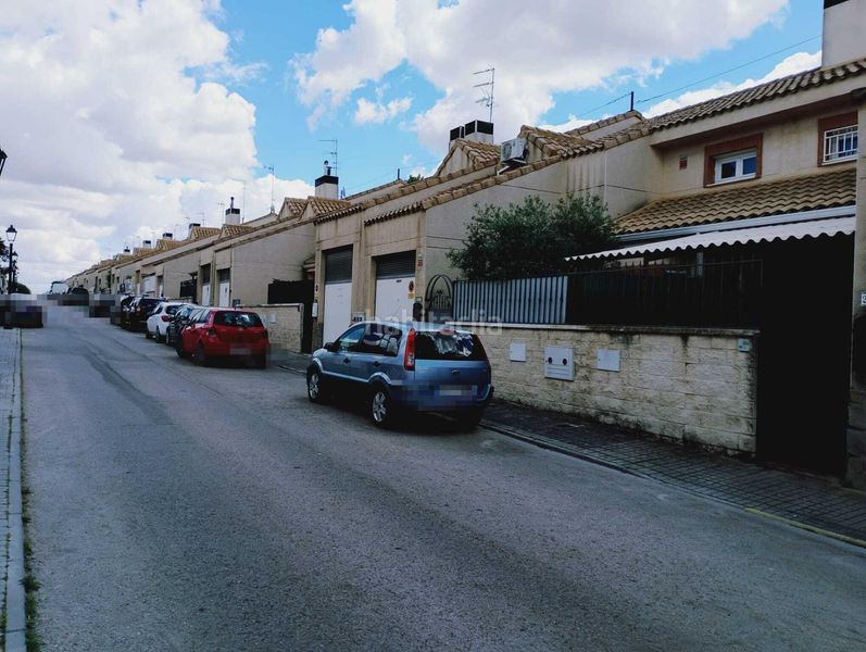 Foto 7f97b24c-f30c-4567-addf-5a75a7832d2f. Casa adossada amb aparcament a Las Lomas Seseña