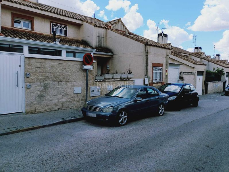 Foto d271194d-8f1e-47de-8123-1fcedf0878e6. Casa adossada amb aparcament a Las Lomas Seseña