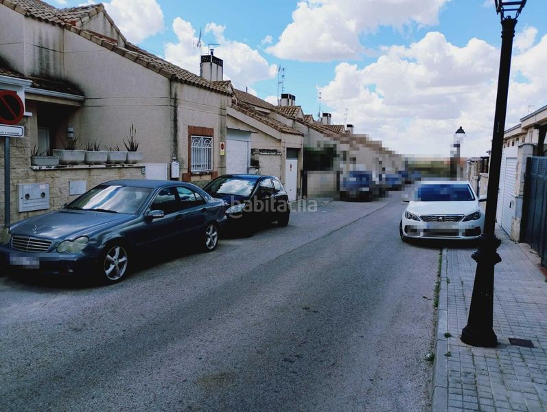 Foto e6fb4534-bcec-4454-803e-dfcfa2549d0a. Casa adossada amb aparcament a Las Lomas Seseña