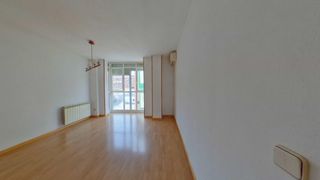 Pis  Calle valdesaz. Piso en 2ª planta de 3 dormitorios en vallecas