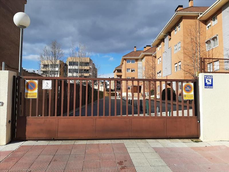 Foto bc4f48c9-2fcd-4694-a61c-964acb49b074. Parking voiture dans Los Negrales Collado Villalba