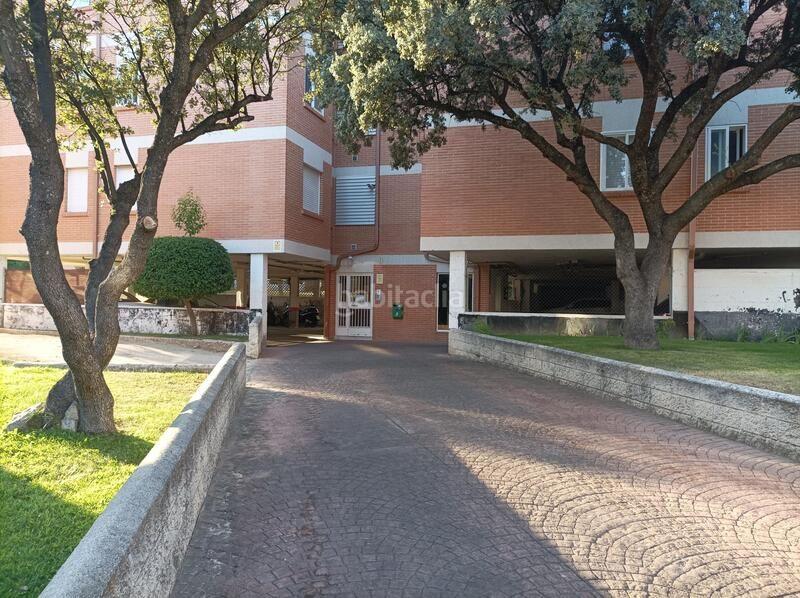 Foto 9533df5a-72c2-400e-ab60-448c75c383f1. Autoparkplatz in Navalquejigo-Los Arroyos Escorial (El)