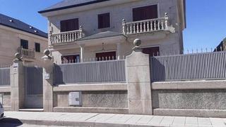 Maison jumelée à Calle maestro acevedo 0. Adosado en collado villalba oportunidad única para inversores