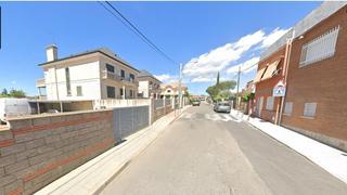 Casa adossada a Los Negrales. Chalet adosado de 3 plantas en collado villalba