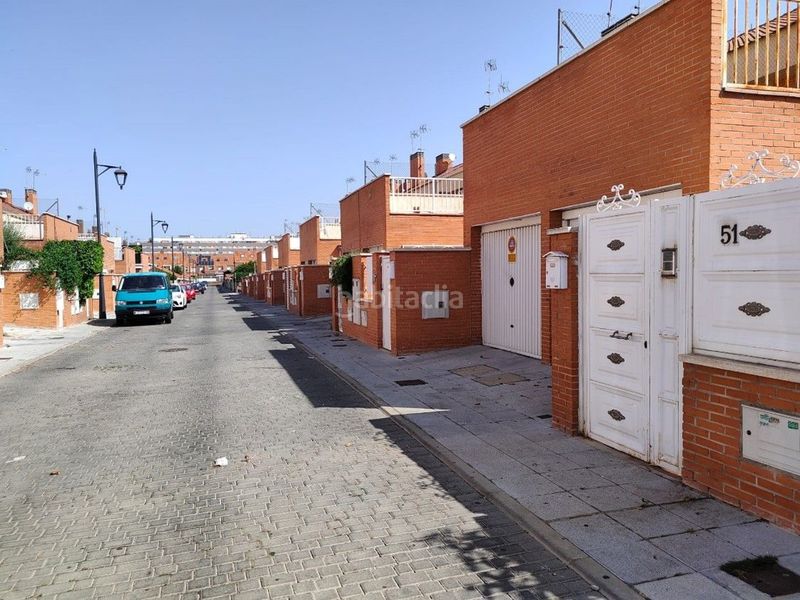 Foto 6f14abaa-fb60-438e-8736-631272fd6b41. Casa adossada a Fuentebella-San Fermín-El Leguario Parla