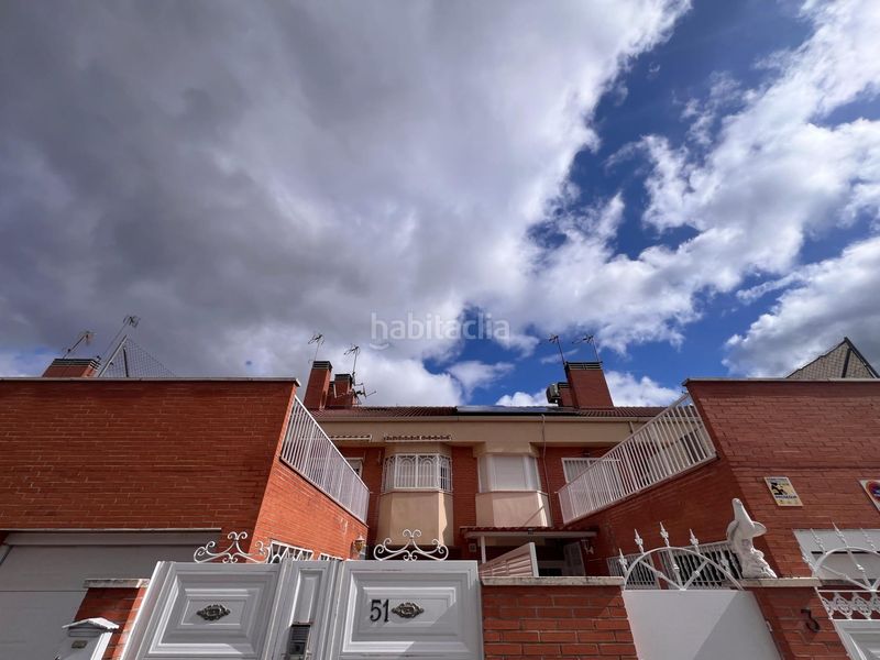 Foto bc4a6108-841d-427a-aab7-8ea7dc1b55ac. Casa adossada a Fuentebella-San Fermín-El Leguario Parla