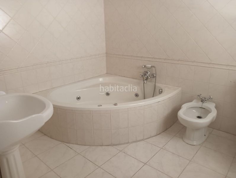 Foto 50244fc6-822e-42bc-8455-732887f56b6f. Casa amb aparcament a Loeches