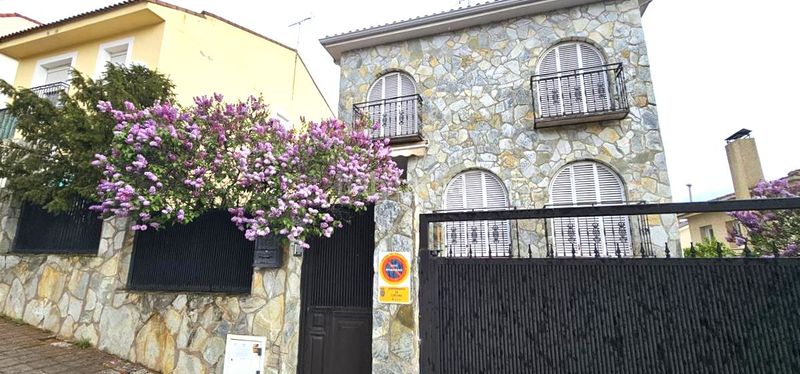Foto 75cbda0a-1f65-4d5d-88ae-f68674a2b7b3. Casa amb aparcament a Loeches
