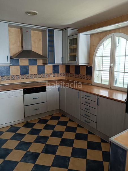 Foto b9720410-51e0-43f7-b9f1-3fa1adc53c43. Casa amb aparcament a Loeches