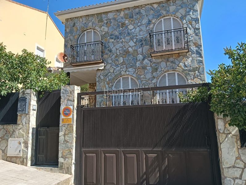 Foto cde97b2b-2fa4-4c35-882a-b5e9e0782dc9. Casa amb aparcament a Loeches