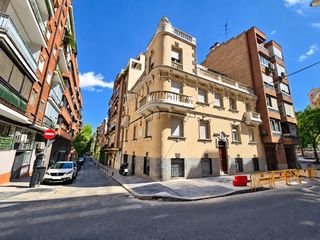 Pis  Calle elvira 5. Piso en planta baja en calle elvira, madrid