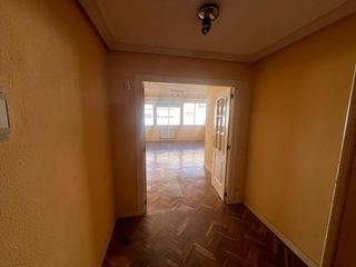 Apartment  Calle palencia. Piso de 3 dormitorios junto a renfe parla  luminoso y con excele