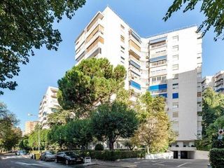 Pis a San telesforo 21. Piso alquilado de 3 dormitorios con terraza en madrid  inversión