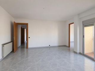 Flat in Troya 25. Estupenda vivienda de 3 dormitorios en madrid