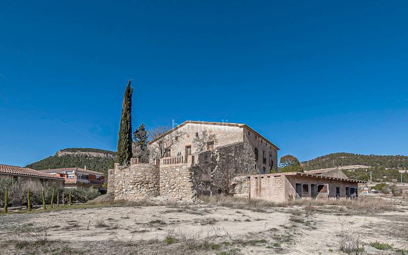 Foto 10338b2b-3958-4b8f-b983-c84858d41ad4. Masía  en venta con gran terreno y vistas , barcelona en Castellolí