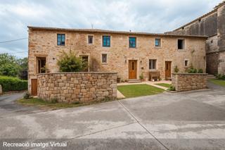 Casa  De la rectoria. Masa para reformar con jardn en el centro de vilar, girona