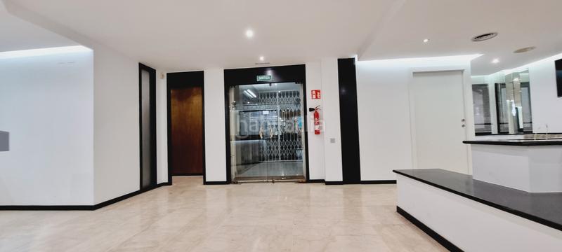 Foto 54756ce9-77d0-4709-9938-ac5f5e9f42e7. Oficina a Sant Antoni Barcelona