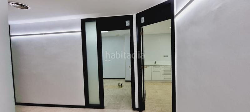 Foto 6283b4f7-9c96-4e26-930d-bb51d0930205. Oficina a Sant Antoni Barcelona