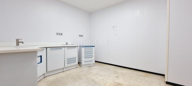 Foto 7b9cda1f-2ea3-416d-b4d8-b6d91bb838c3. Oficina a Sant Antoni Barcelona