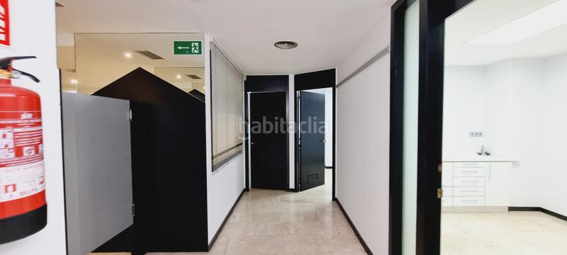 Foto 92d39cb9-e601-46b2-8675-76f998024b24. Oficina a Sant Antoni Barcelona