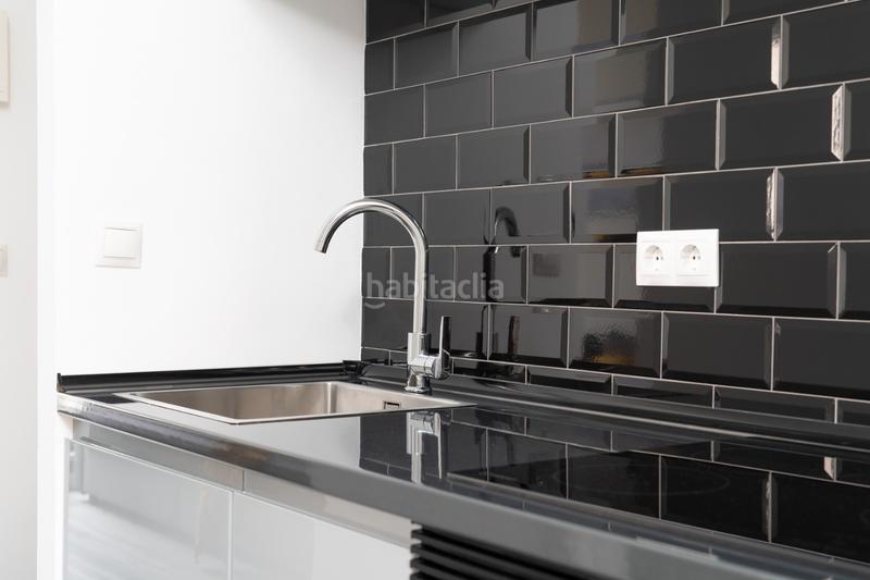 Foto 1a9cc197-9b38-48a6-95b7-cb243841f6f4. Àtic amb calefacció a La Font d´en Fargues Barcelona