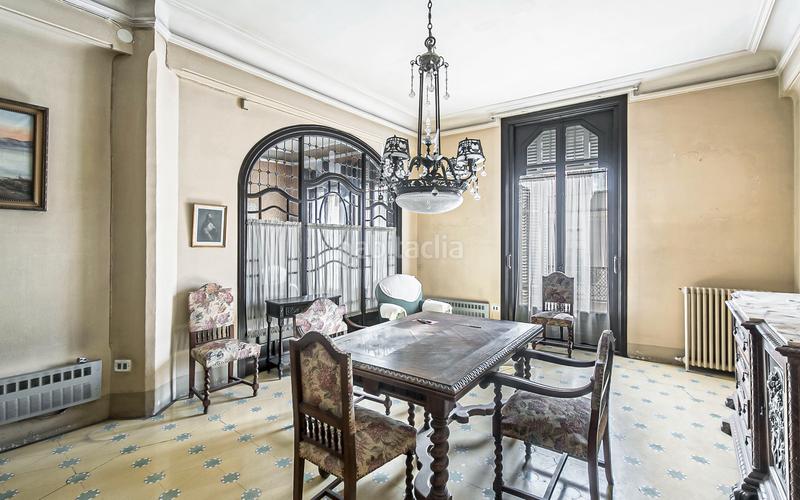 Foto 0c1d0f90-37dc-4592-8898-4fa2b6a767d9. Casa edificio emblemático arquitectura centenaria con infinito potencial en Reus