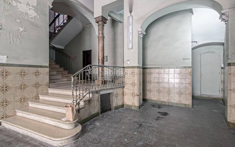 Foto 4c894083-628f-451c-8b02-046f642633b8. Casa edificio emblemático arquitectura centenaria con infinito potencial en Reus