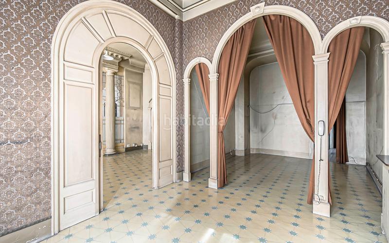 Foto 4c9724a5-758a-4f5d-b53f-7a39a2eeaf65. Casa edificio emblemático arquitectura centenaria con infinito potencial en Reus