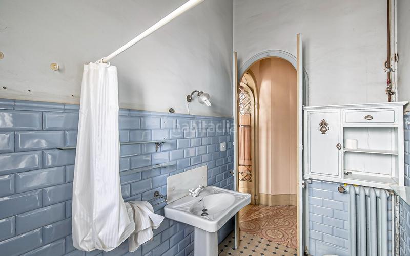 Foto a5b86d20-1808-4c40-9076-3310b7d7dd01. Casa edificio emblemático arquitectura centenaria con infinito potencial en Reus
