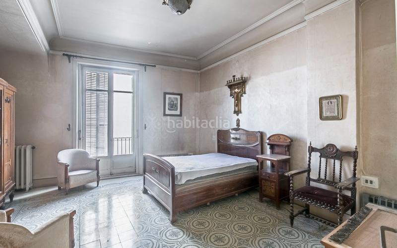 Foto a7864703-7333-4524-bf19-8a7f490093cd. Casa edificio emblemático arquitectura centenaria con infinito potencial en Reus