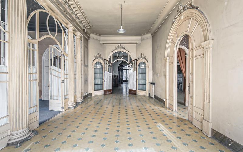 Foto b5b65d59-112b-407b-9bea-4c8396d98bd9. Casa edificio emblemático arquitectura centenaria con infinito potencial en Reus