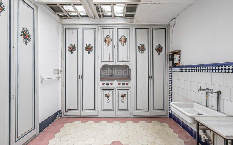 Foto bdd6e77d-46bb-4a57-8054-ce794ab9eefc. Casa edificio emblemático arquitectura centenaria con infinito potencial en Reus