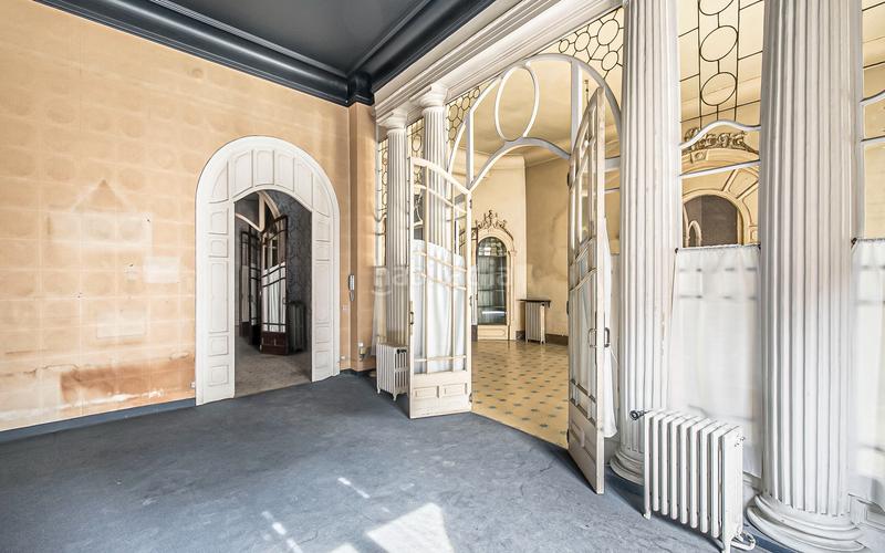 Foto de4f64d1-3b5a-44d0-96cb-e43e9c38a0ba. Casa edificio emblemático arquitectura centenaria con infinito potencial en Reus
