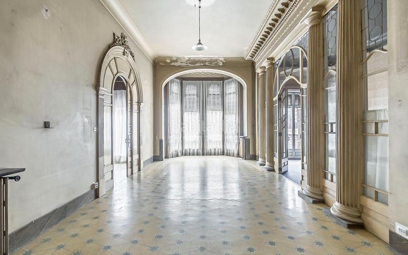 Foto e8b8e1c1-d1a4-4ce8-9abd-3f3d4ee3555d. Casa edificio emblemático arquitectura centenaria con infinito potencial en Reus