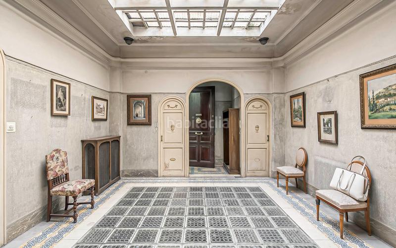 Foto fc0cf243-72a6-4752-a6ef-54597a940f56. Casa edificio emblemático arquitectura centenaria con infinito potencial en Reus