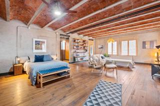 Casa  Pujada a la torrassa. Descubre tu oportunidad de inversión en girona edificio de tres