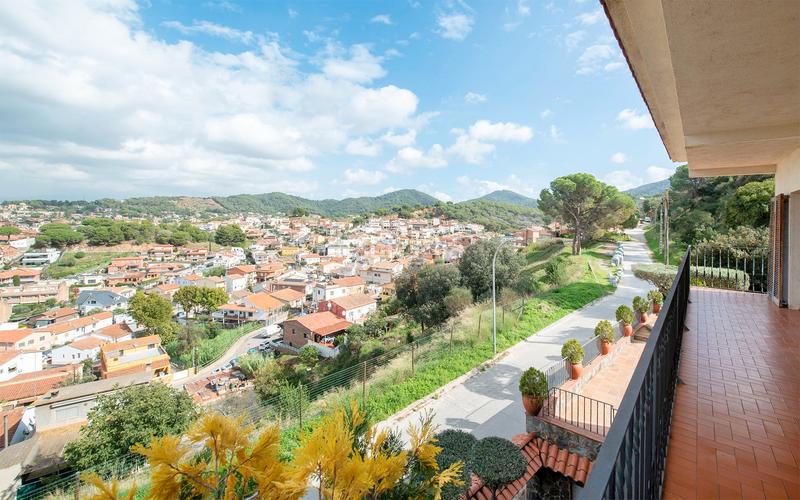 Foto b7549fa3-ed90-4c63-914e-523197d5bb52. Haus mit heizung parking in Sant Fost de Campsentelles