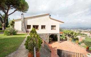 Casa  Pedrera. Casa en venta en sant fost de campsentelles con 5 habitaciones,