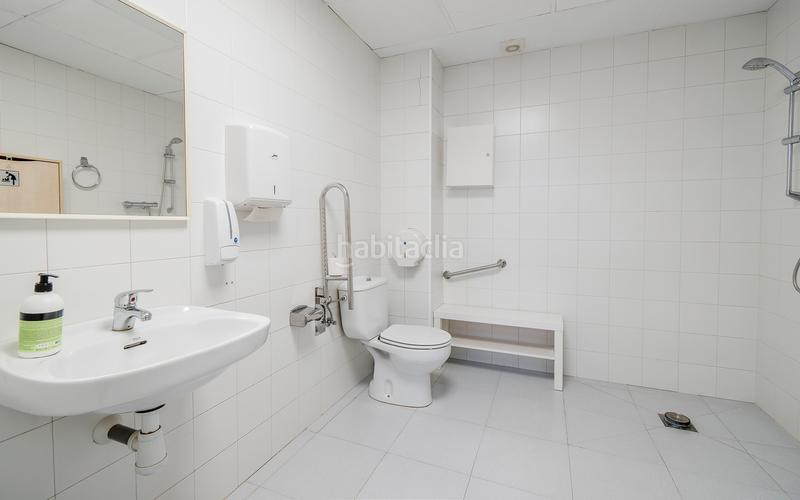 Foto bbecb1c4-7710-4da7-a5a9-56c767b7a06e. Local comercial inversión garantizada local en Montilivi alquilado y con rentabilidad inmediata en Girona